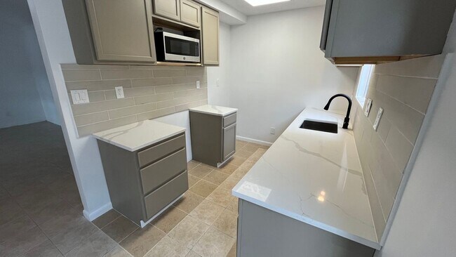 Building Photo - 9515 Aberdeen Way