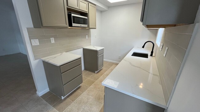 Building Photo - 9515 Aberdeen Way