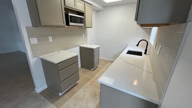 Building Photo - 9515 Aberdeen Way