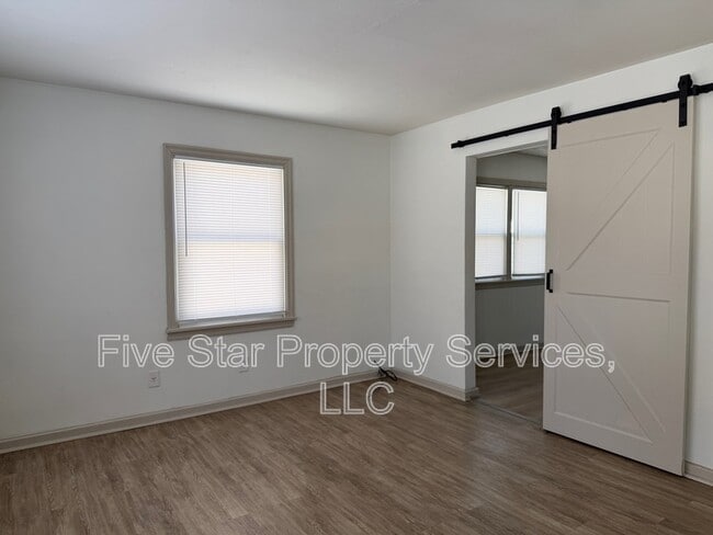 Building Photo - 3036 Louise Ln