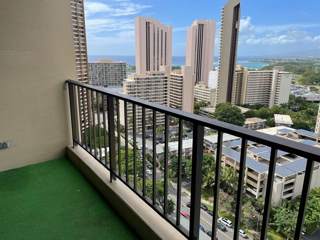 Foto del edificio - Chateau Waikiki - 1/1/1 - $2,700- Includes...