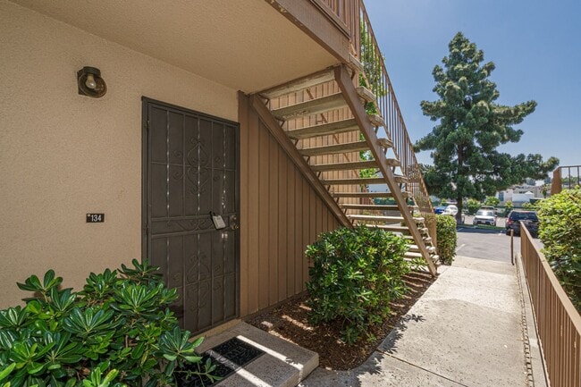 Building Photo - 1Bed/1Bath Single Story Condo in La Mesa w...