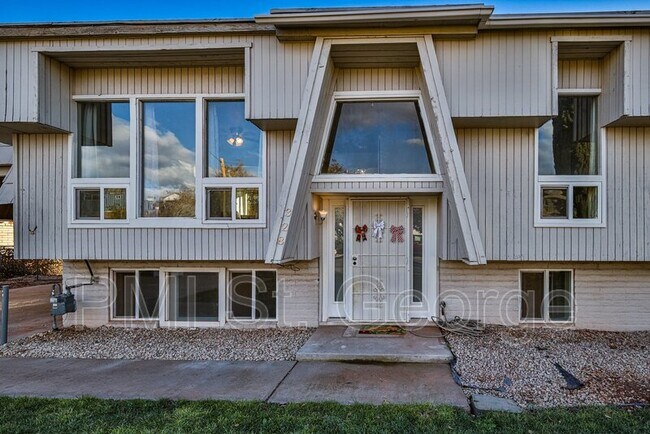 Building Photo - 328 Pectol St