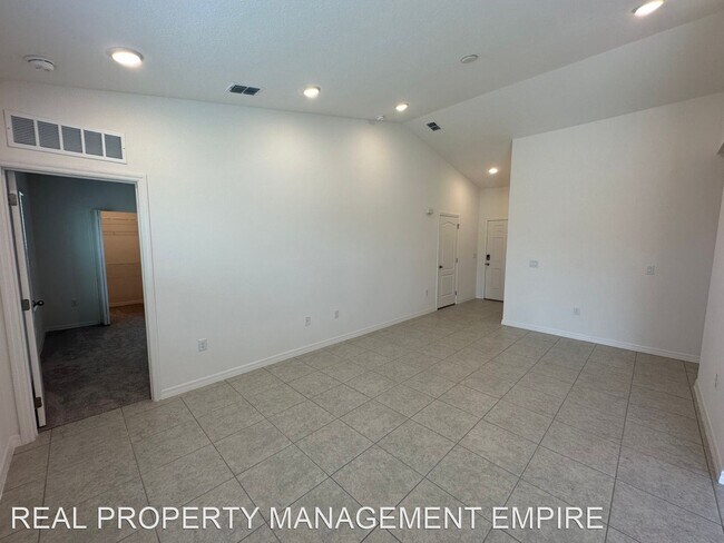 Foto del edificio - 3 br, 2 bath House - 2290 Tropicana Dr.