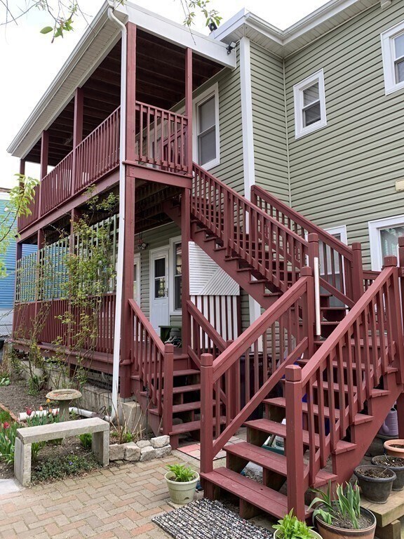 Building Photo - 81 Blossom St