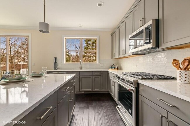 Foto del edificio - 2 bedroom in Chicago IL 60015