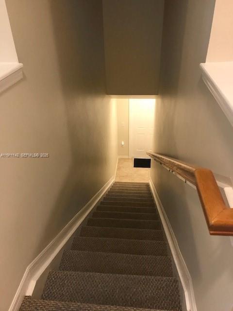 Foto del edificio - 2469 Centergate Dr