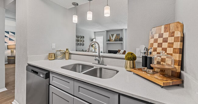 Foto del edificio - The Oakley Apartment Homes