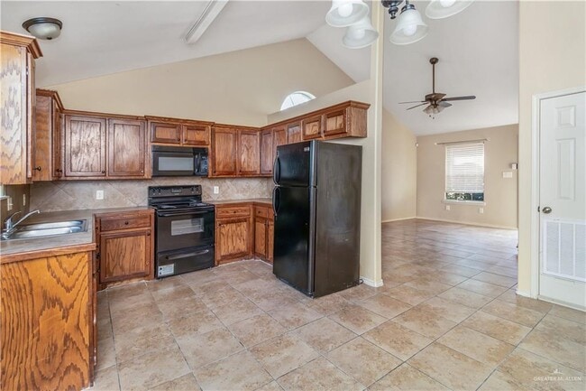 Building Photo - 6 West Dr