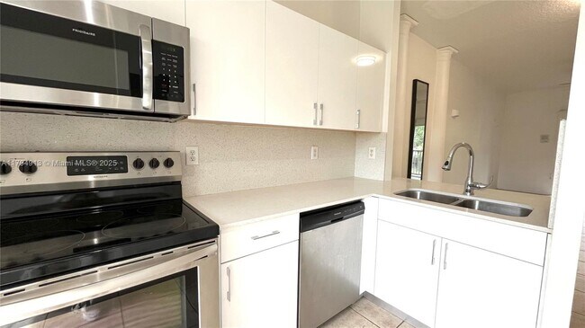 Building Photo - 5600 NW 114th Pl