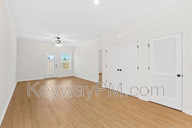 Foto del edificio - 5029 Greer Dr