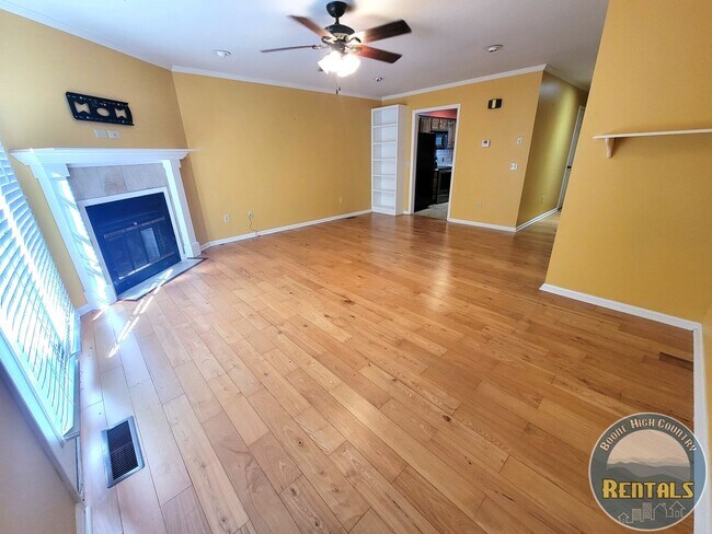 Building Photo - 1254 Camelot Ct