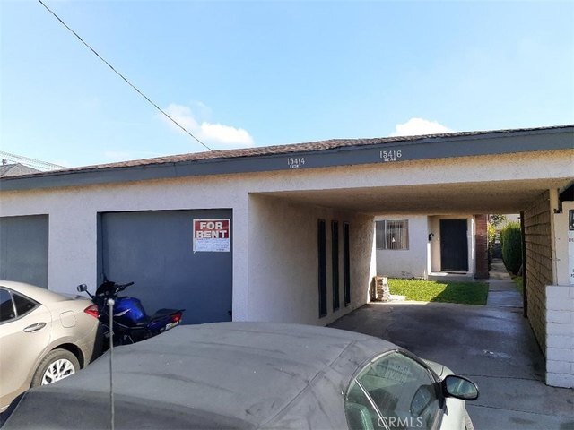 Building Photo - 15414 Larch Ave