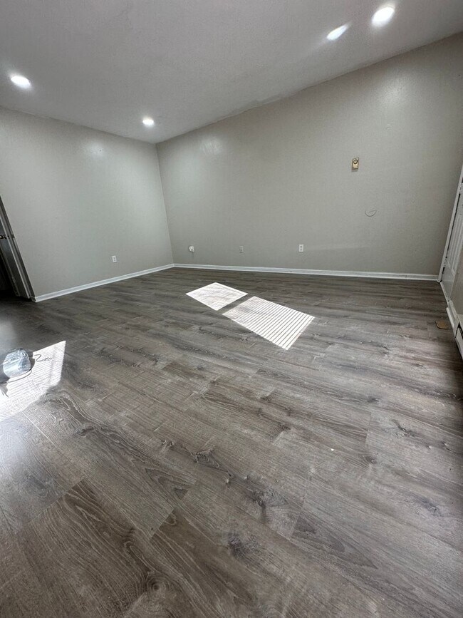 Foto del edificio - 724 W 35th St