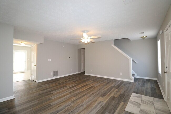 Foto del edificio - 215 Elkchester Cir