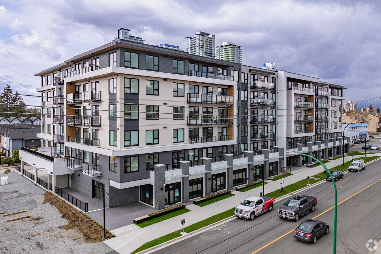 Photo principale - 6889 Royal Oak Ave