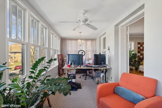 Foto del edificio - 1435 W Jarvis Ave