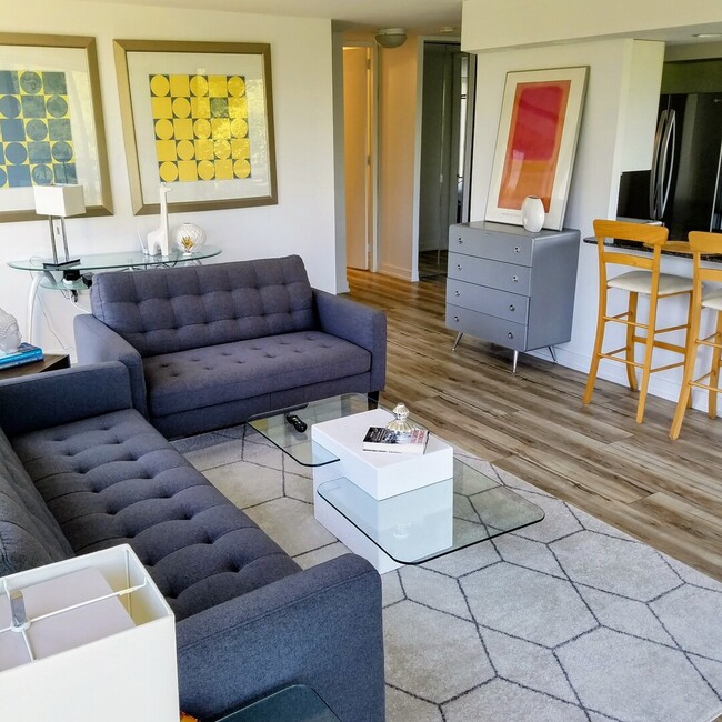 Building Photo - 345 W Fullerton Pky