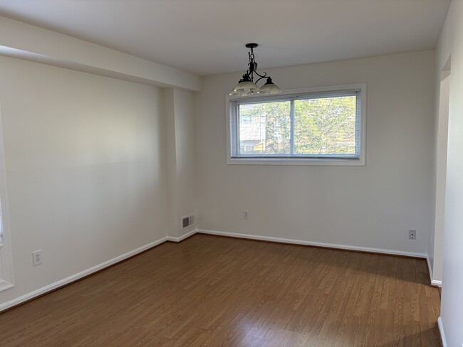 Building Photo - 8903 Victoria Rd