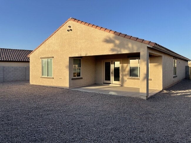 Building Photo - "Charming 3-Bed, 2-Bath Home in Casa Grand...