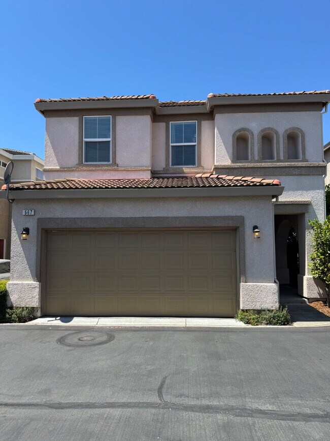 Foto del edificio - Beautiful 3 Bed, 2.5 Bath Green Valley Sin...