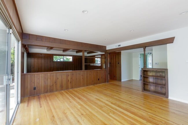 Building Photo - Charming Rustic 3BD/2BA Home in Peaceful C...
