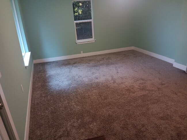 Foto del edificio - 4250 NE Hwy 20