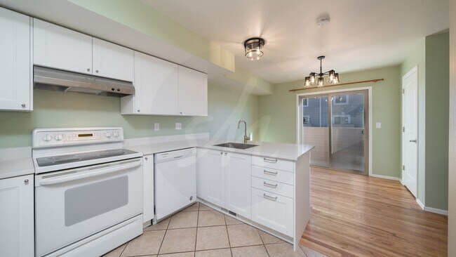 Foto del edificio - Cute Updated Townhome Near the Powers Corridor