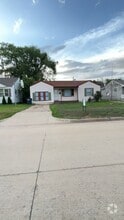 Building Photo - 350 E Cottonwood Ave