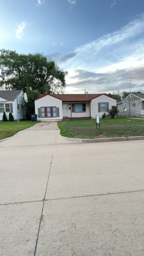 Primary Photo - 350 E Cottonwood Ave