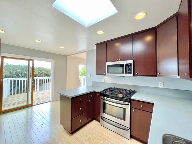 Building Photo - Bernal Hts. Spacious, Beautiful, Remodeled...