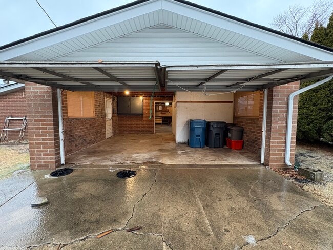 Side Garage and Storage Room - 504 Burgess Dr