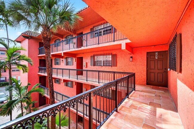 Foto del edificio - 660 Tennis Club Dr