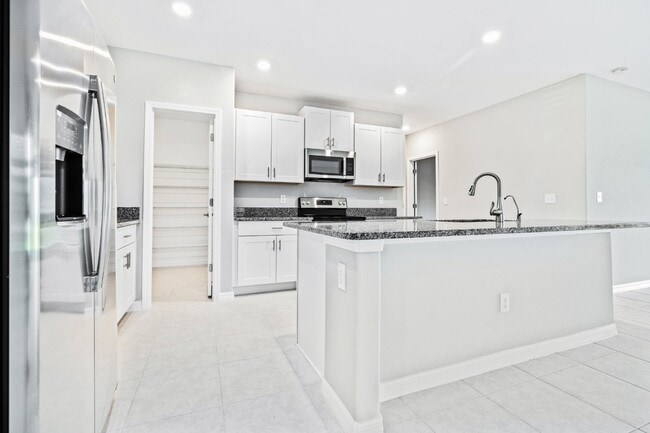 Building Photo - "Epperson" Luxurious 6-Bedroom Home with G...