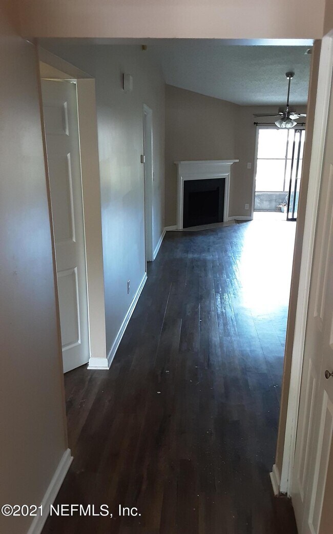Foto del edificio - 7701 Baymeadows Cir W
