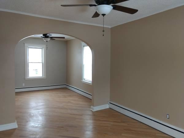 Building Photo - 25 Sacandaga Rd