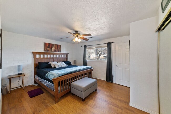 Building Photo - Charming 3 Bedroom Home Plus Casita