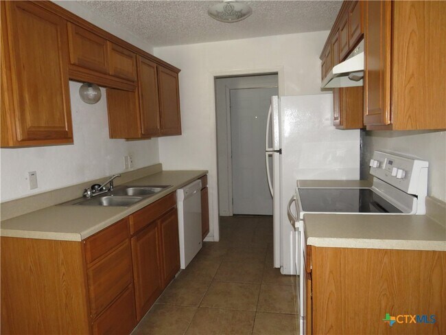 Building Photo - 910 Dryden Ave