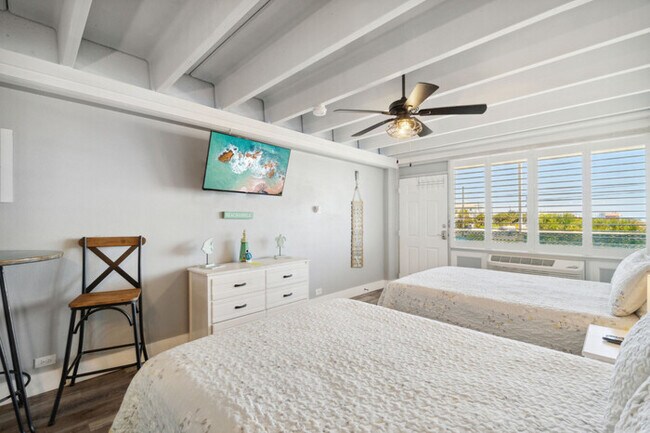 Building Photo - Cozy Beachfront Studio Newly Renovated wit...
