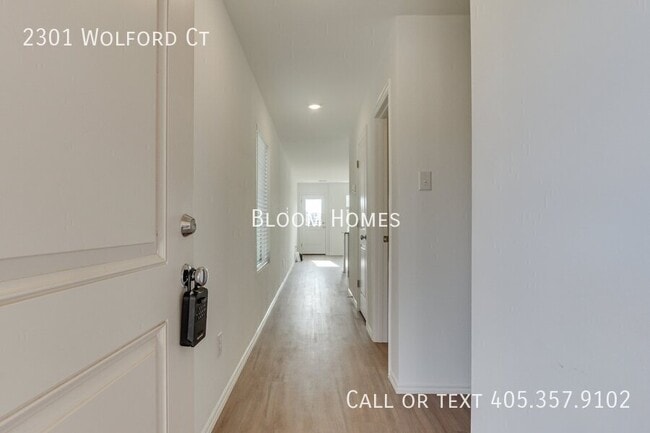 Building Photo - 2301 Wolford Ct