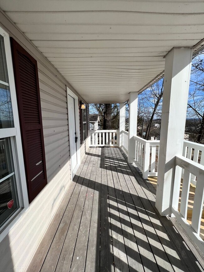 Building Photo - Newly renovated 3 bed 2 bath for Rent!