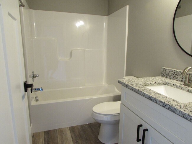 Foto del edificio - Brand new 3 bed/2.5 bath duplex located in...