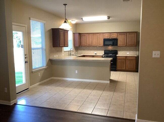 Foto del edificio - 3800 Veiled Falls Dr