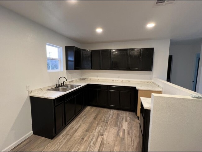 Building Photo - 783 Choctaw Dr