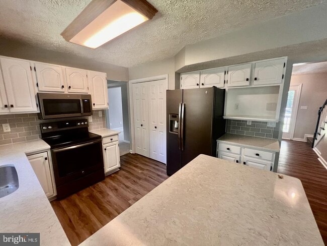 Building Photo - 44236 Pine Creek Ln