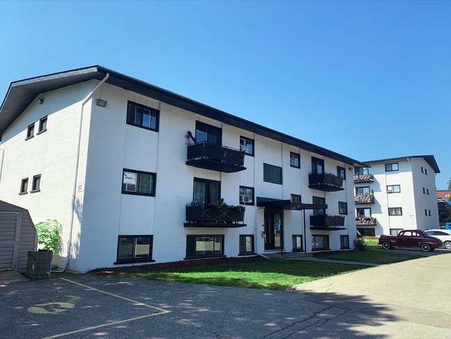 Building Photo - 8 Amos Ave Building Photo - 8 Amos Ave