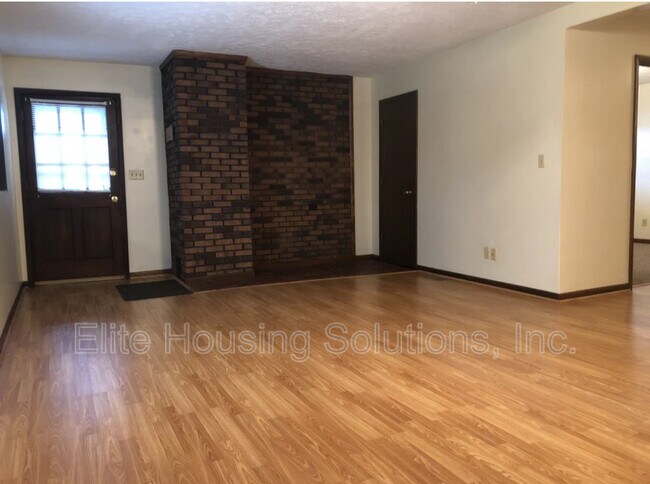 Building Photo - 108 E Buck Ave
