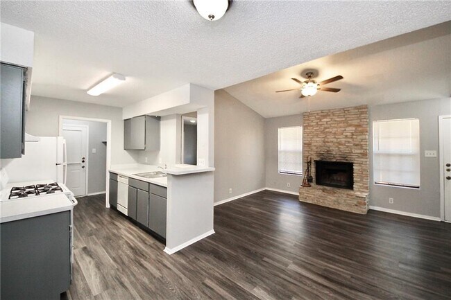 Building Photo - 12414 Deer Falls Dr
