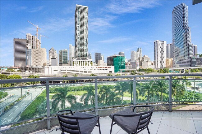 Foto del edificio - 350 S Miami Ave