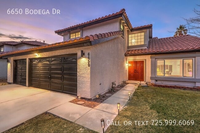 Building Photo - Beautiful two-story home